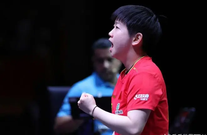 巴西乒乓球选手雨果逆转战胜德国选手杜达 世乒联WTT赛事爆冷