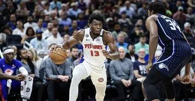 爵士主场战胜篮网 马尔卡宁30分乔治贡献29分10篮板