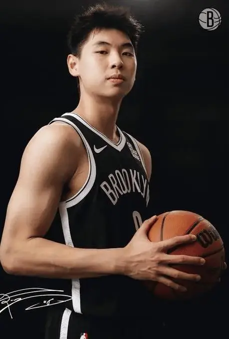 中国男篮新星张镇麟正式签约NBA球队灰熊