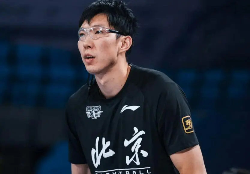 周琦眼部受伤引发职业体育合同纠纷与行业规范讨论