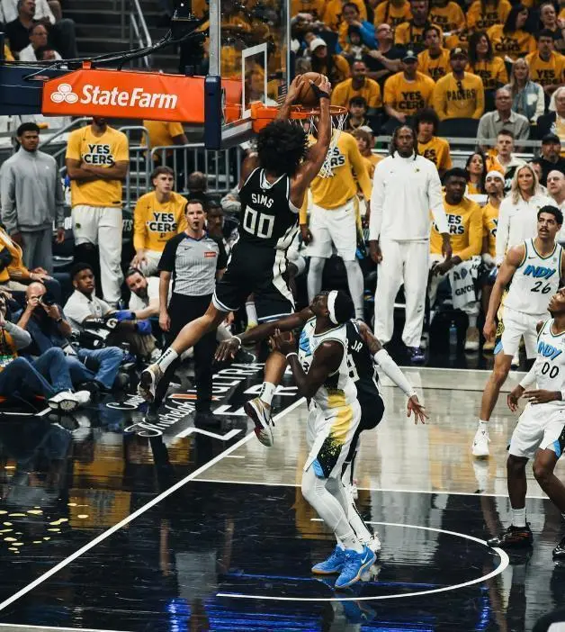 雄鹿队字母哥砍下三双仍不敌步行者 加时赛遭逆转绝杀