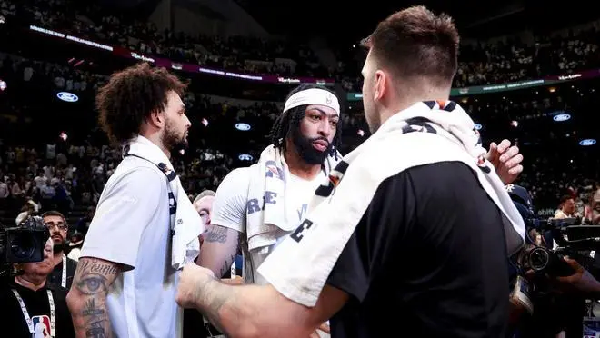 详细阅读:东契奇领衔独行侠与湖人展开季前赛较量 戴维斯确认出战 东契奇领衔独行侠与湖人展开季前赛较量 戴维斯确认出战