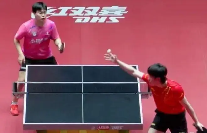 乒超联赛教练张成幽默点评引热议 赛场花絮展现球员真实性格