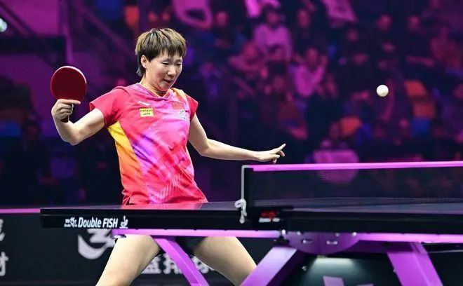 王皓赛后与王楚钦后台相拥 师徒温情互动引发关注