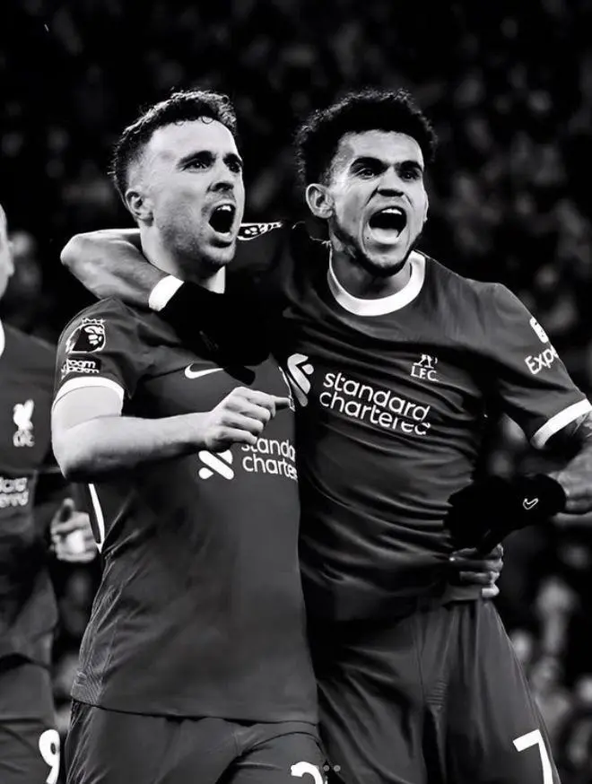 利物浦主场迎战罗马：赛前默哀仪式与球员代表花篮细节回顾