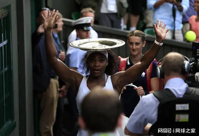 萨巴伦卡评价世界顶级球员表现并探讨职业网球运动员体能训练重要性